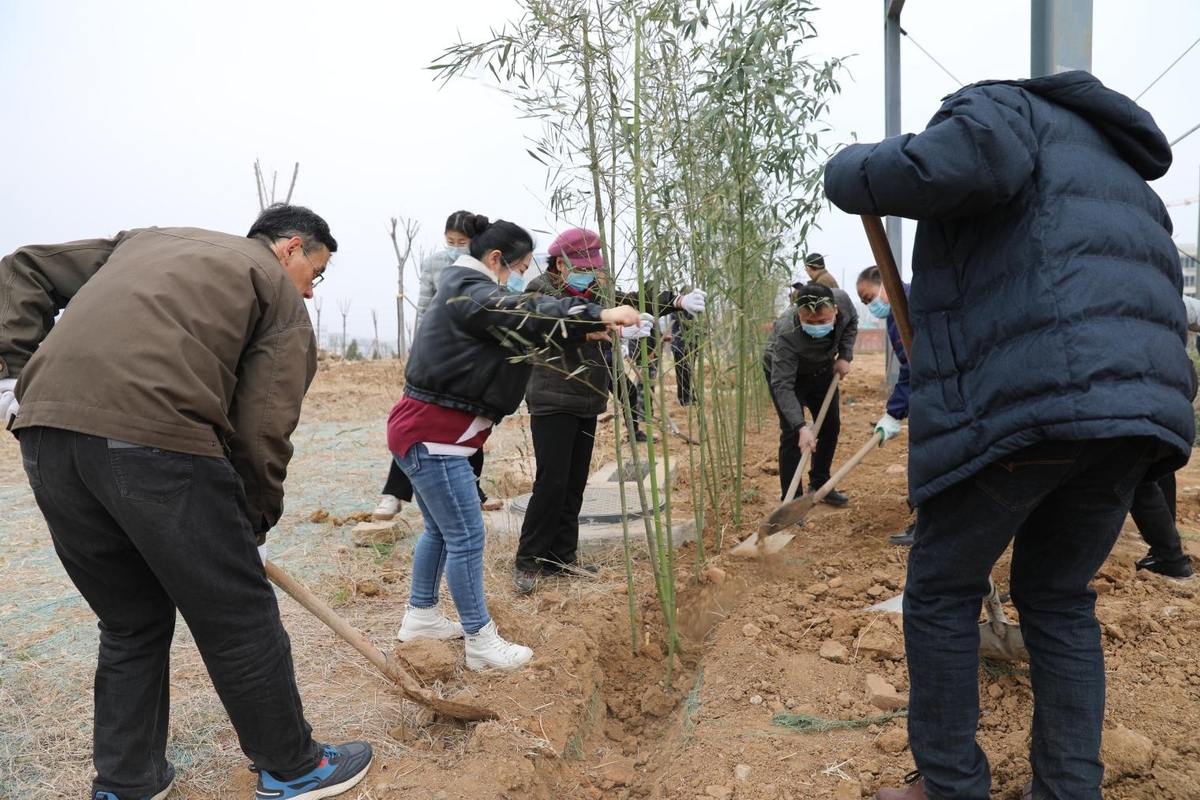 國(guó)泰科(kē)技(jì )舉行“你我攜手，美化公(gōng)司”植樹節活動